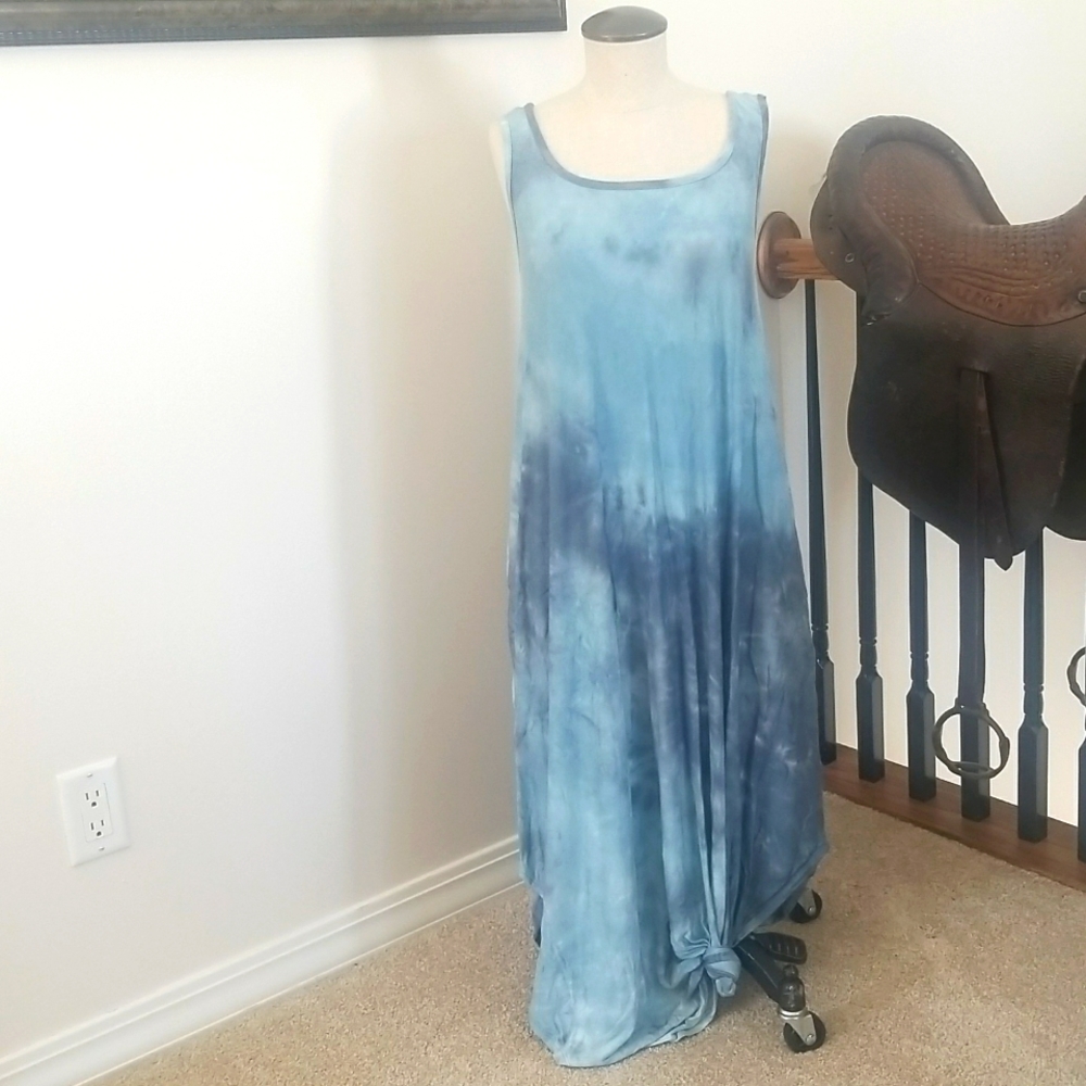 NWT Nimi K medium Blue Tie-Dyed Maxi